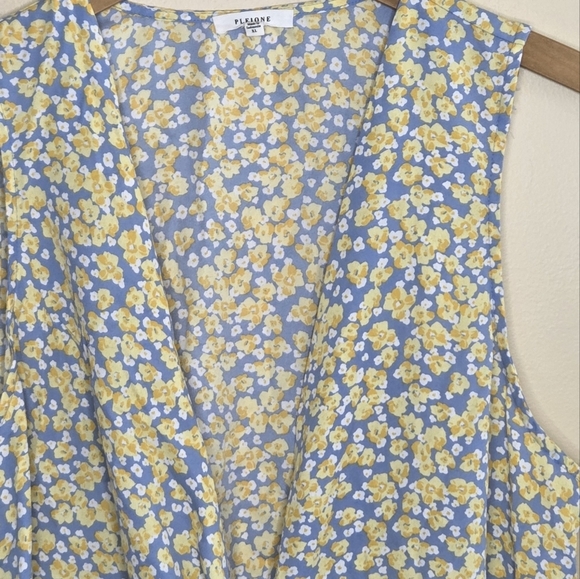 Pleione | Blue & Yellow Floral Twist Front Deep V-neck Tank Blouse Size XL - Picture 2 of 7